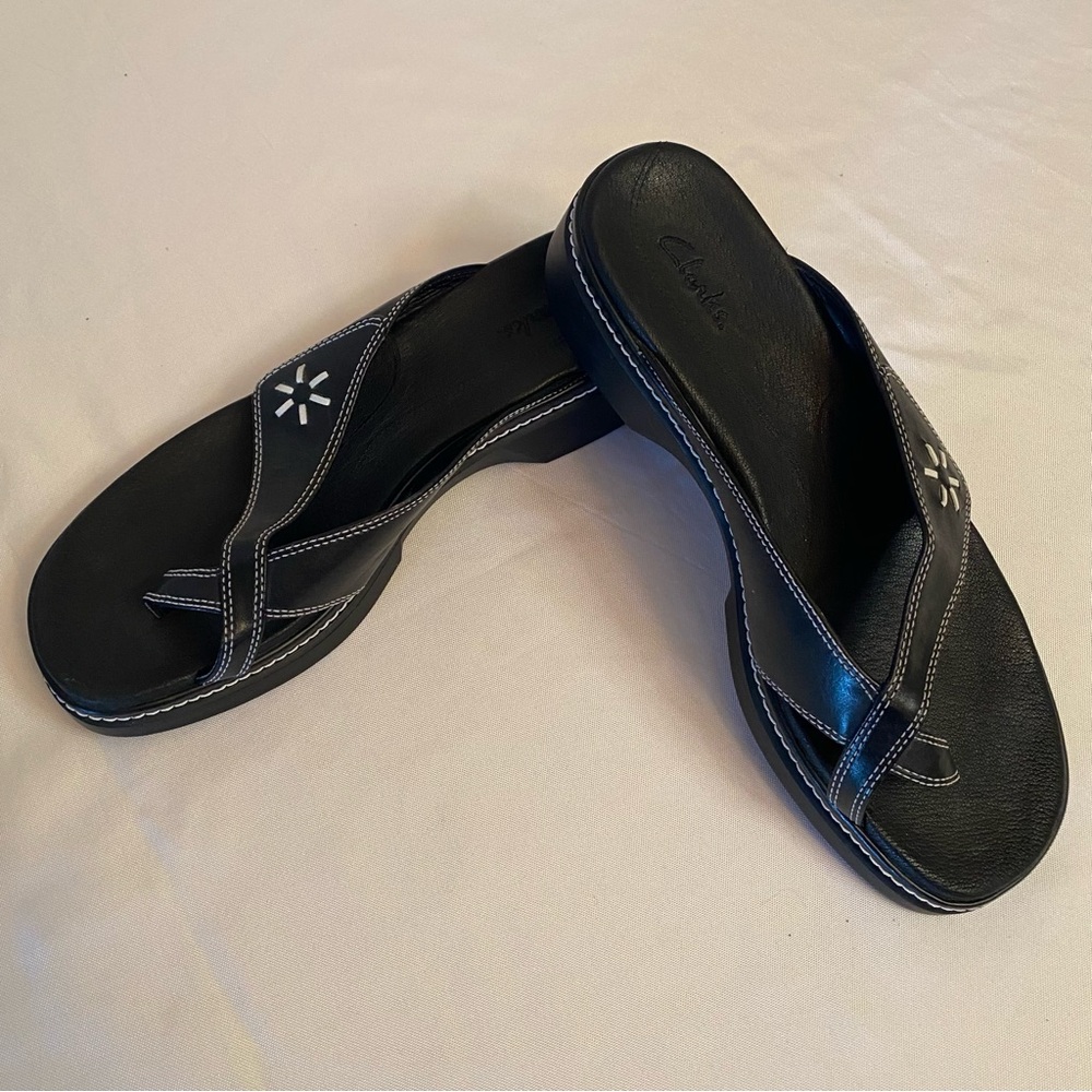 Clarks chunky leather sandal 2006 slip on w/toe strap size 10 black w/ white